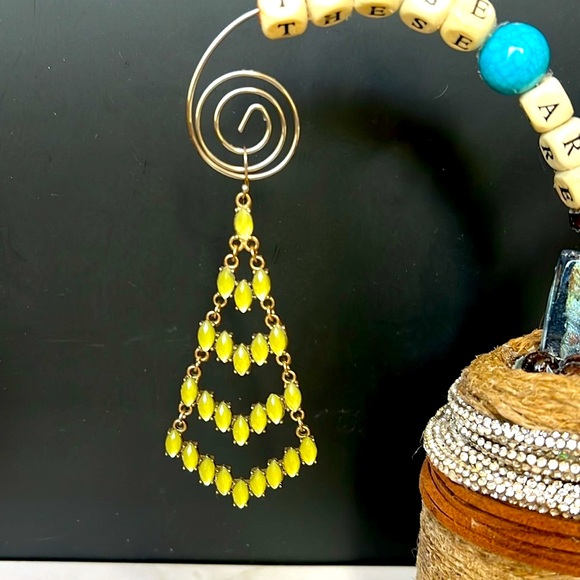 Dangling Green Four-Tiered Earrings NWOT - Picture 4 of 11